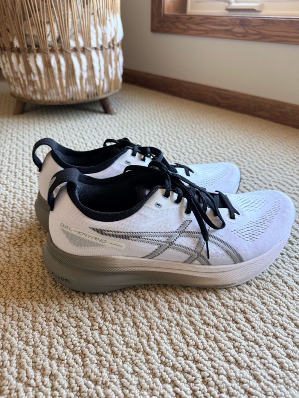 ASICS White & Black GEL-Kayano Running Shoes - mens size 12